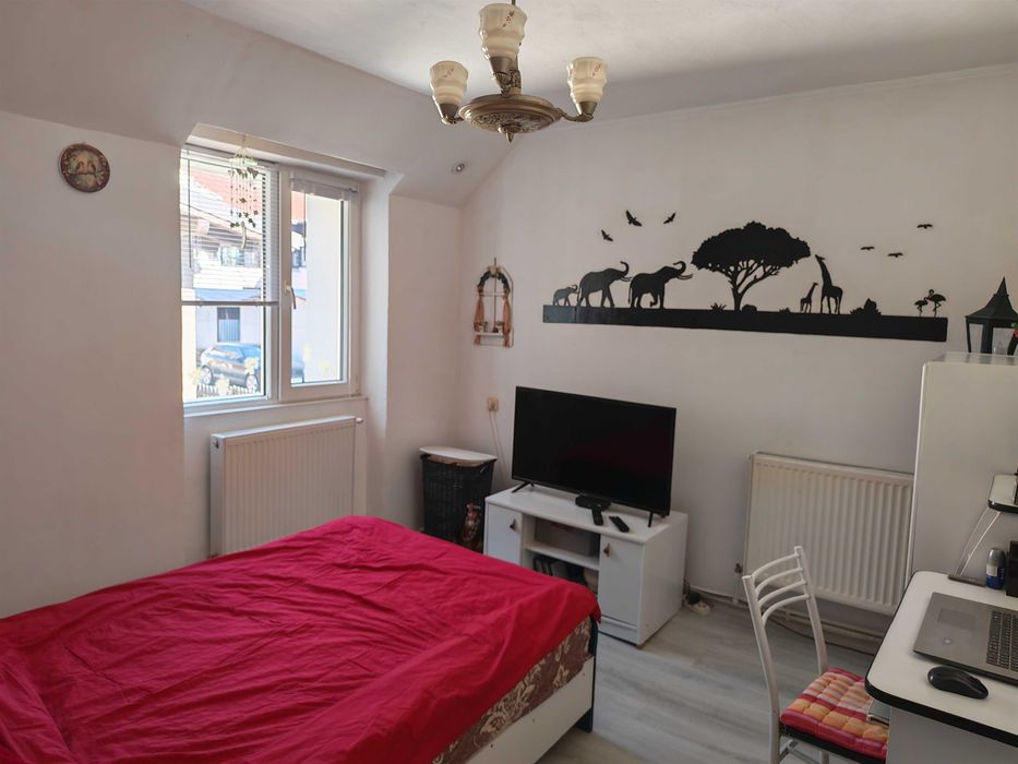 vand apartament 2 camere decomandat