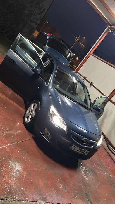 Se vinde opel astra j