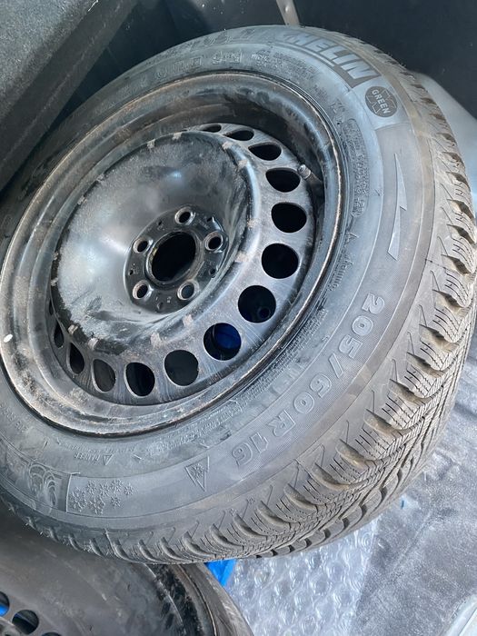 Гуми michelin semperit с джанти 16 цола 205 60 16 свалени от мерцедес
