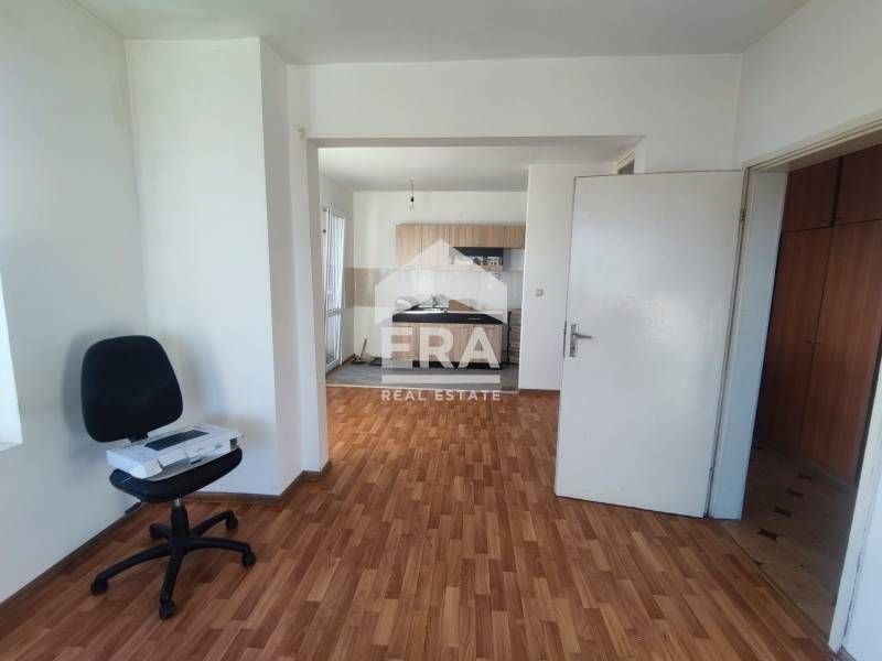 Продава се Двустаен апартамент в Хасково, Дружба 1 - 74 кв.м за 793 €/кв.м - Снимка #1
