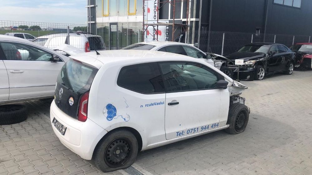 Dezmembram Volkswagen UP 1.0 benzina an fabr 2013