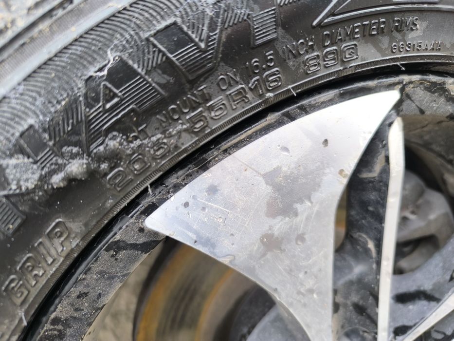 Продам диски с  зимней резиной