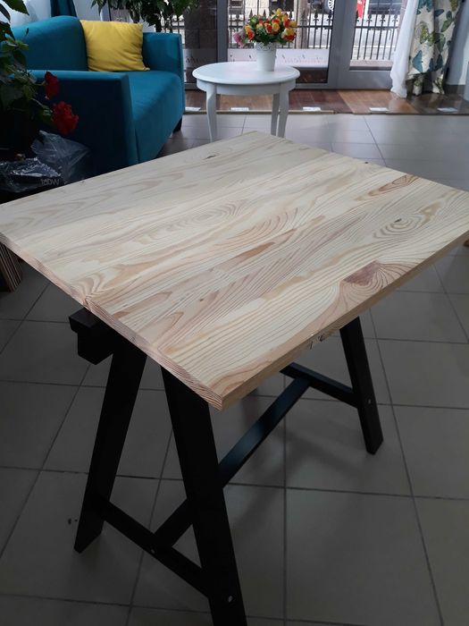 Producem blaturi (panouri) din lemn de pin cu lamela continua