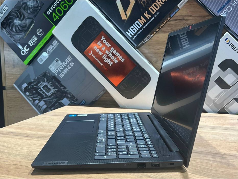 Срочно продам ноутбук Lenovo,цена договорная.