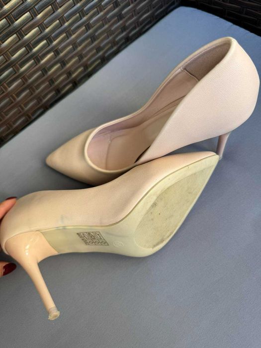 обувки на ток nude