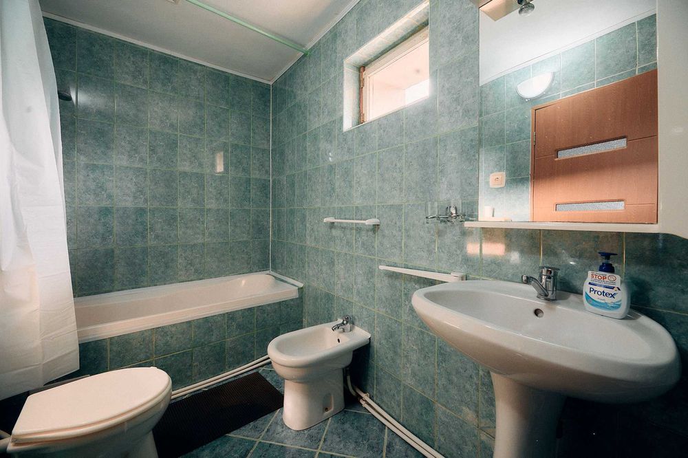 casa saseasca cu curte, gradina mare si pivnita zidita