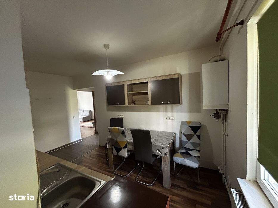 Apartament decomandat, etaj 1, izolat cu balcon inchis, Baragan.