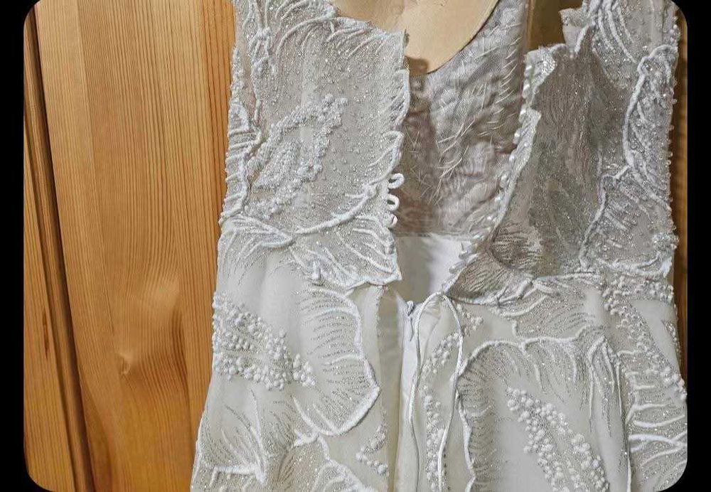 Продавам елегантна рокля