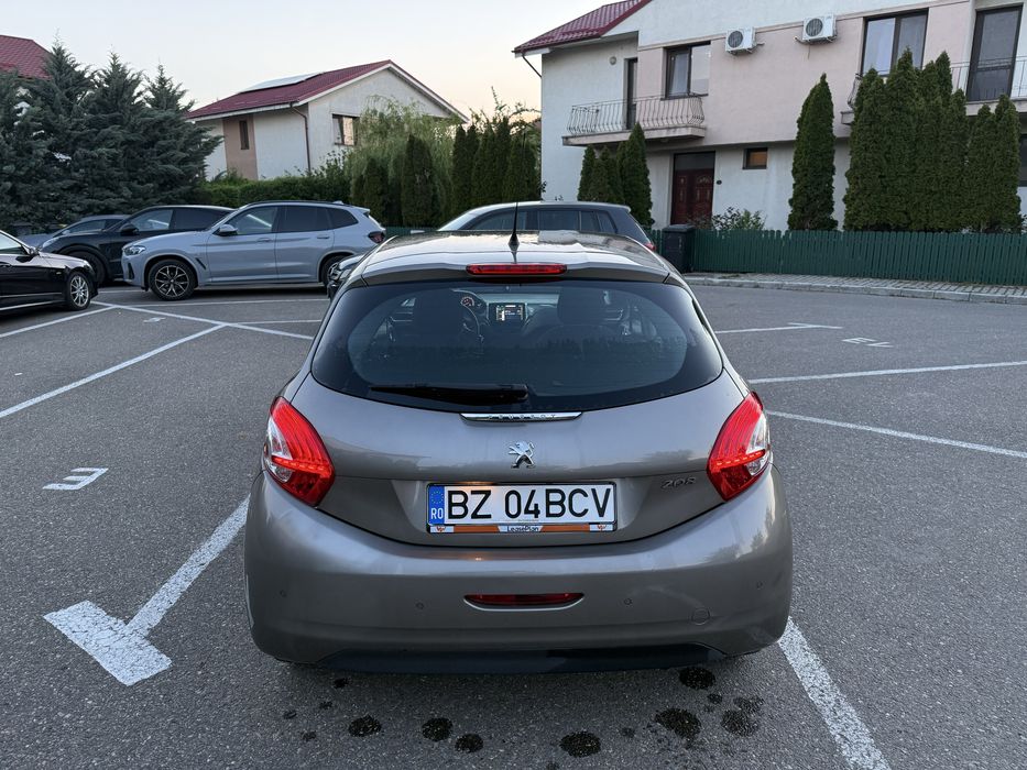 Peugeot 208 1.6i