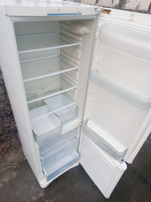 Продаю холодильник Indesit