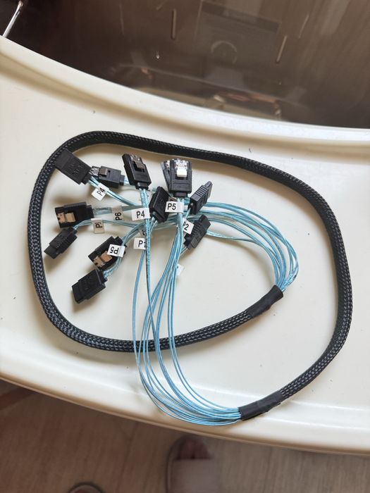 Cablu SFF-8643 Mini SAS SATA si alte variatii de SFF