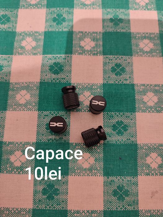 Vând portofel NOU cu sigla DACIA+ capace