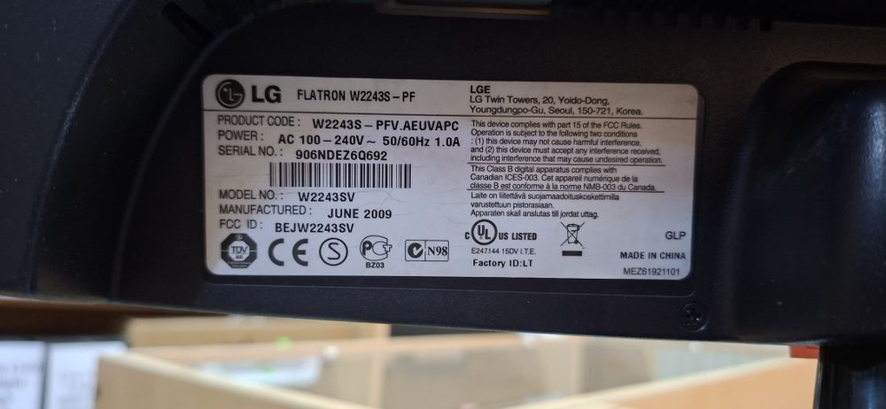 Монитор LG 2243s