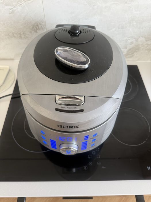 Продам мультиварку Борк U800