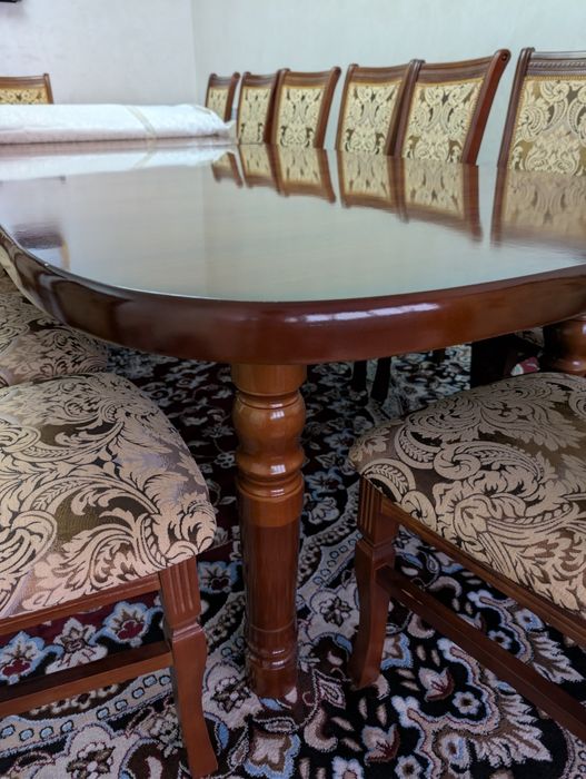 Стол и стулья , 3,65 м для 16 персон