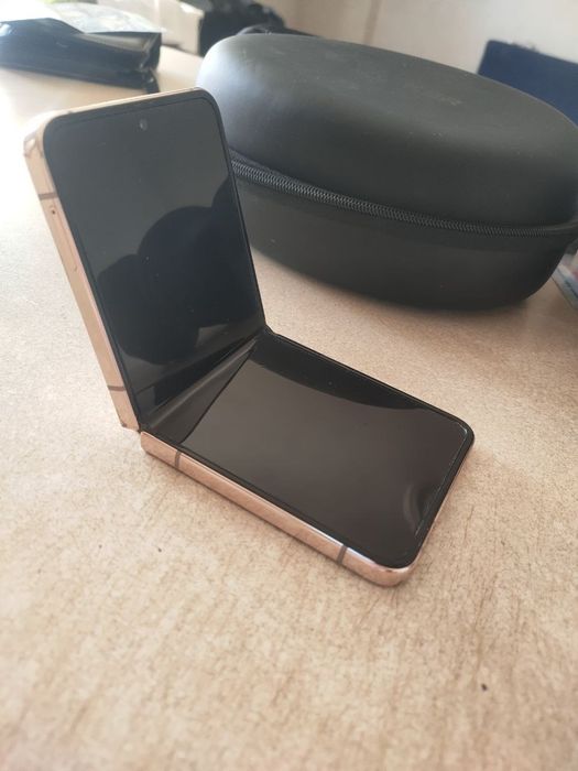 Срочно продам SAMSUNG Z FLIP4