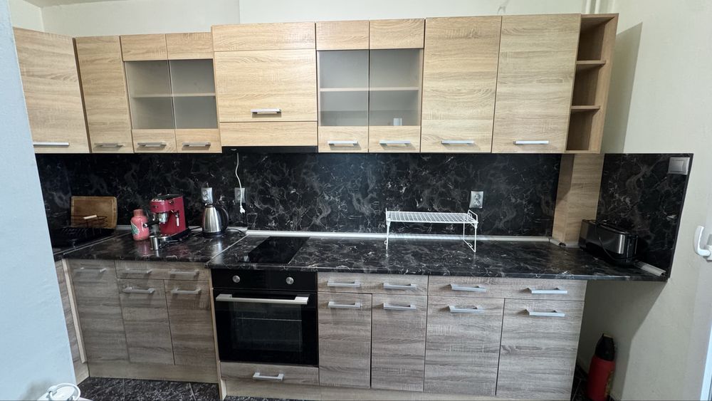 Голяма кухня, без електроуреди