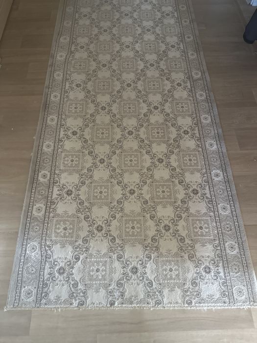 Осындай өнермен 3 кілем сатылады коридорға