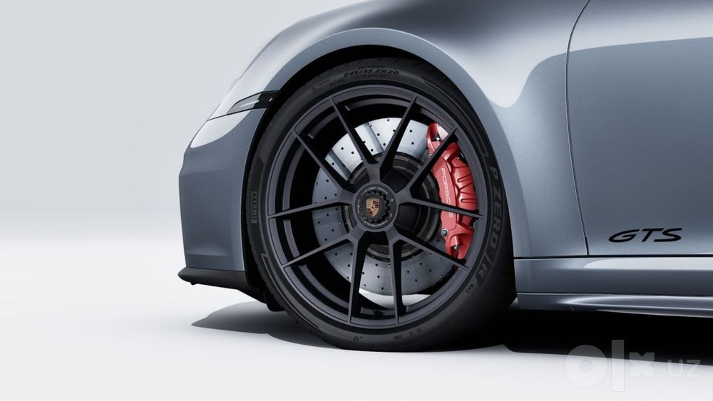 PORSCHE 911 Carrera 4 GTS