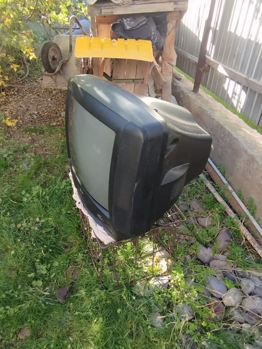 Телевизор LG в рабочем состоянии