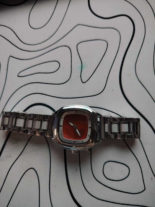 Продам часики y2k