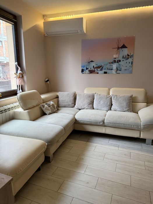 Ъглов диван с функцуя сън, табуретката е подвижна