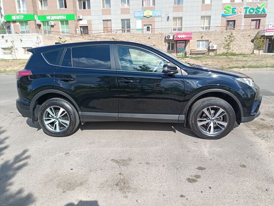продам кроссовер Toyota RAV 4 2019 г.