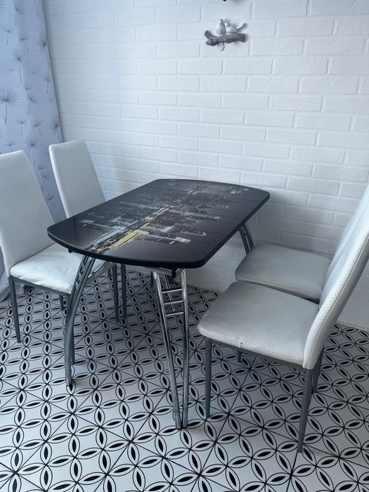 Продам стол и стулья