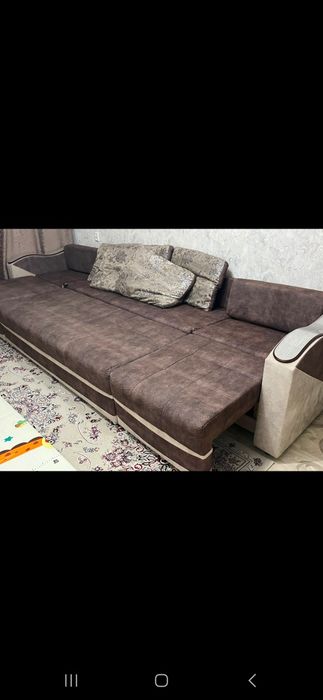 Продаётся Диван. Длинна 4 метра