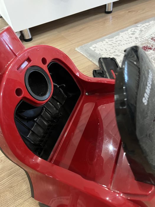Красный пылесос Самсунг