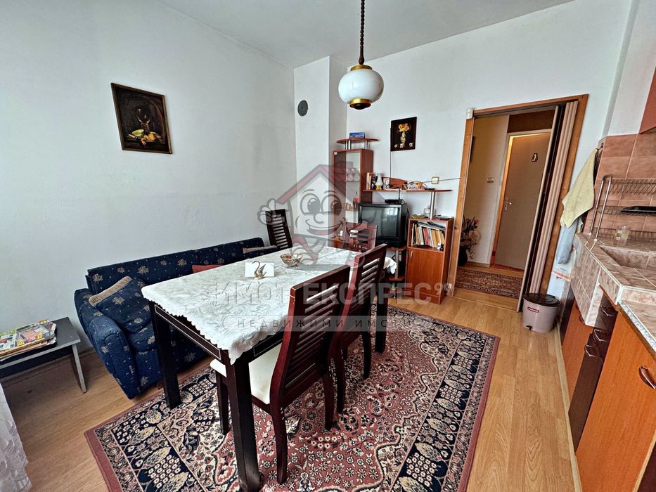 Многостаен апартамент, с изба, до планината, кв.Изток