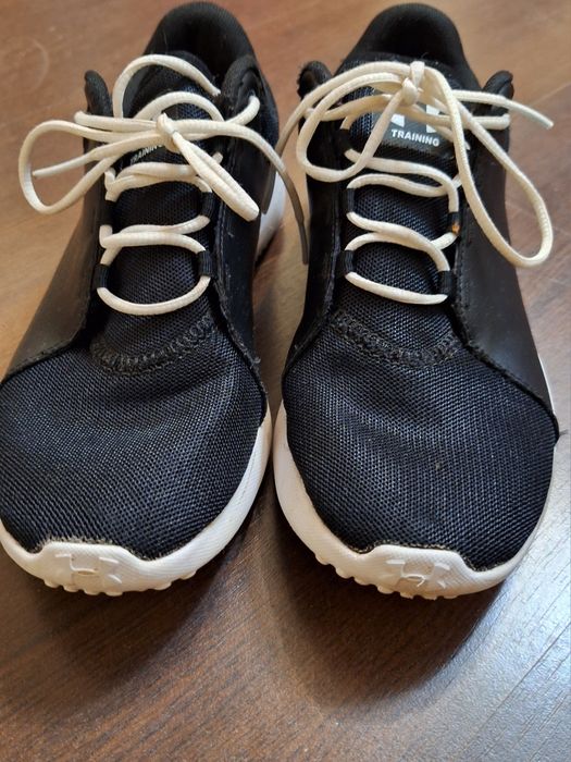 Under Armour - Спортни обувки Squad за фитнес