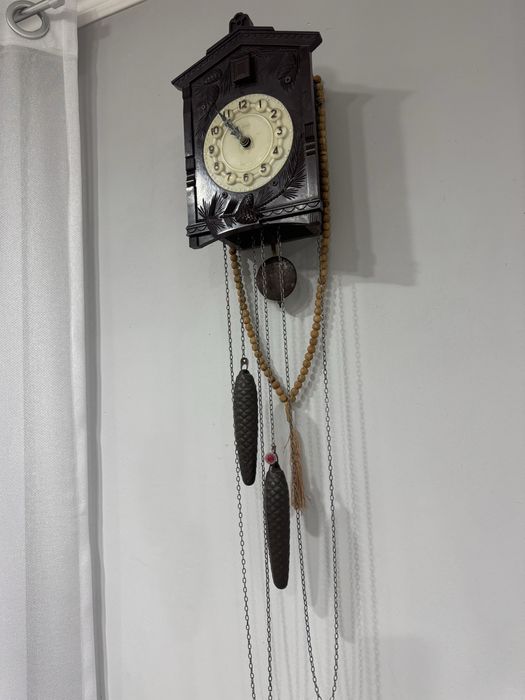 Часы с кукушкой. Б/у цена 30.000