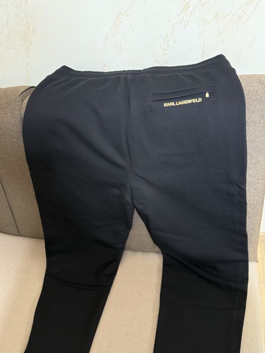 Продавам чисто нов оригинален анцунг karl lagerfeld 2XL