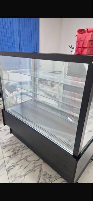 Витринный холодильник
