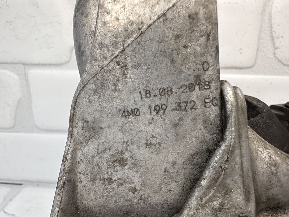 Десен тампон двигател AUDI A6 A7 4M0199372FQ