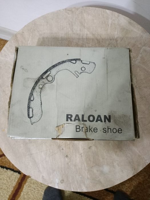 Продам тормозные колодки на МАЗДА 626