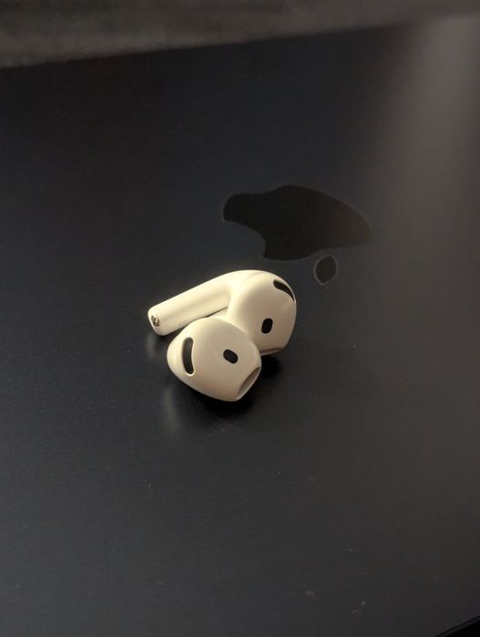 AirPods 4 с активным шумоподавлением ANC