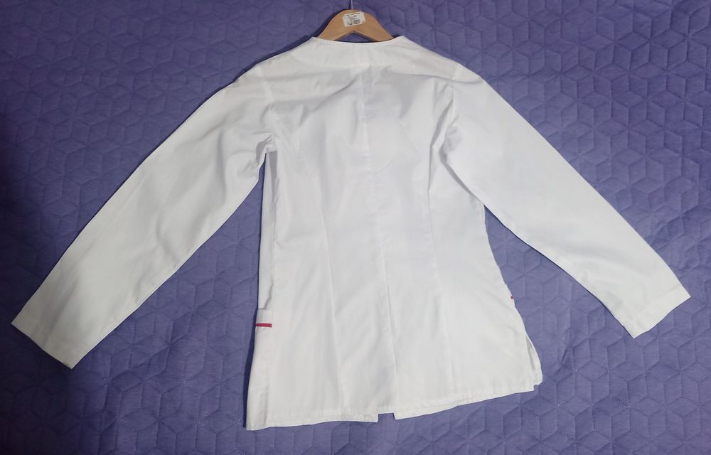 Bluză medicală XS NOUĂ cu mânecă lunga