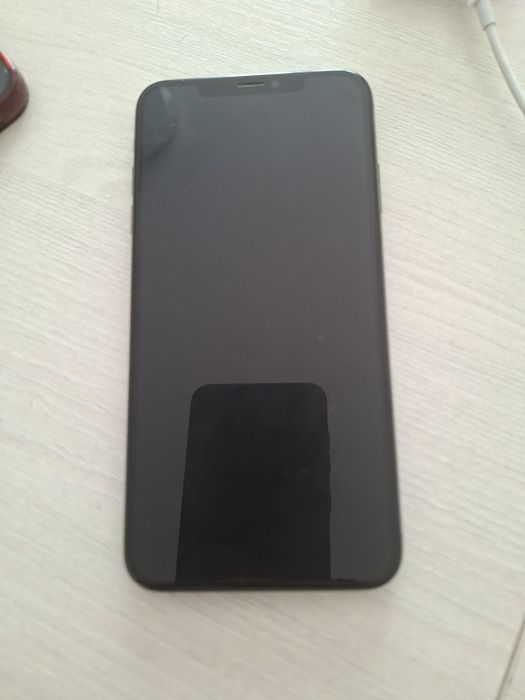 Продам IPhone XS MAX