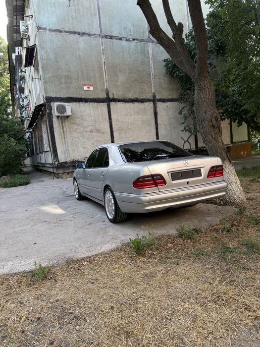 Mercedes-Benz W210