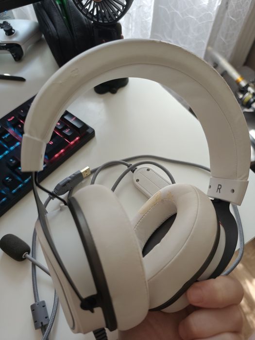 Căști model AQIRYS Altair cu fir, conectare USB