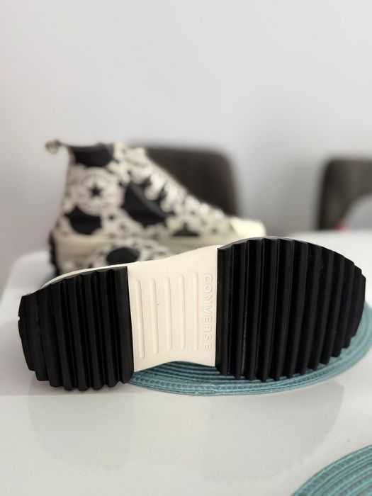 Converse Run Star Hike