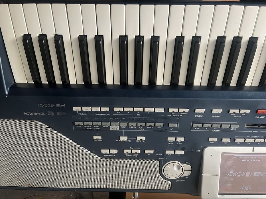 Клавир KORG PA 800 с стойка и калъф