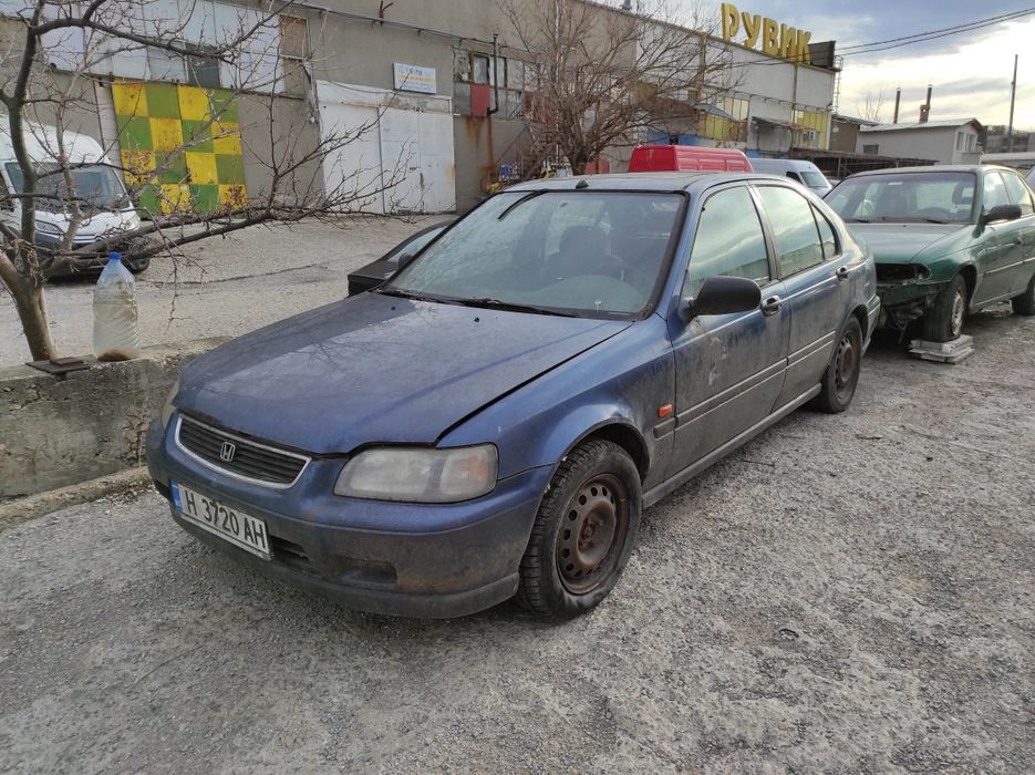 Продавам на части HONDA CIVIC 1.6 i