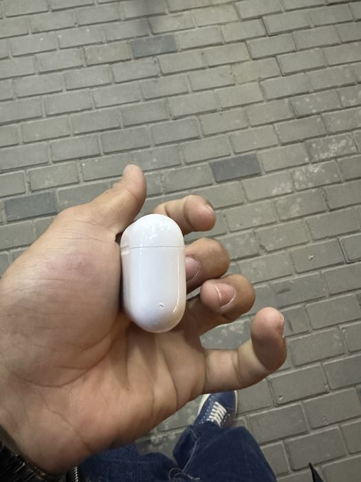 Продам AirPods 4