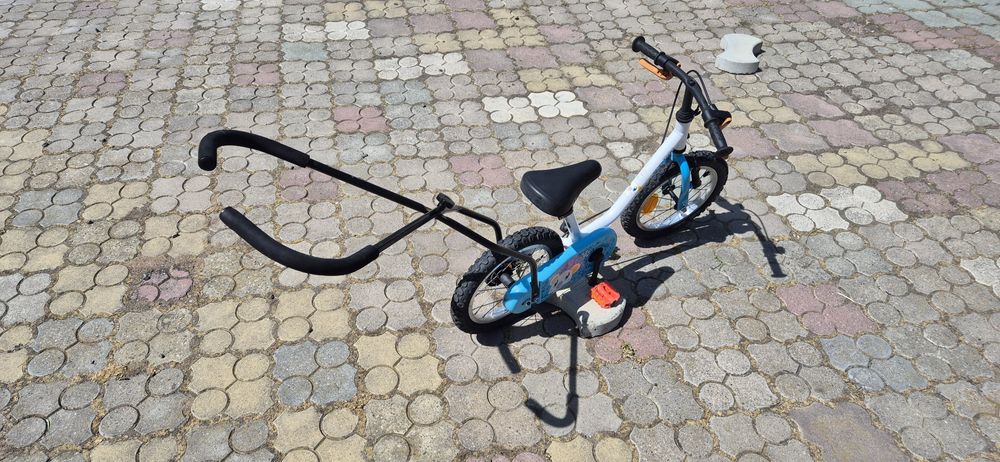 Vand bicicleta BTWIN  pt. copii cu roti ajutatoare