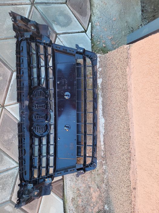 Vând grilă audi a4 b8 / difuzor bara spate.