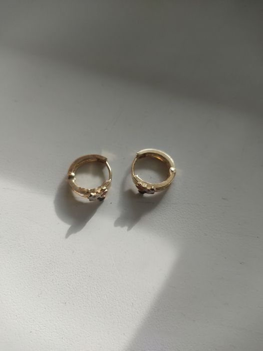 Продам  детские сережки уступка будет