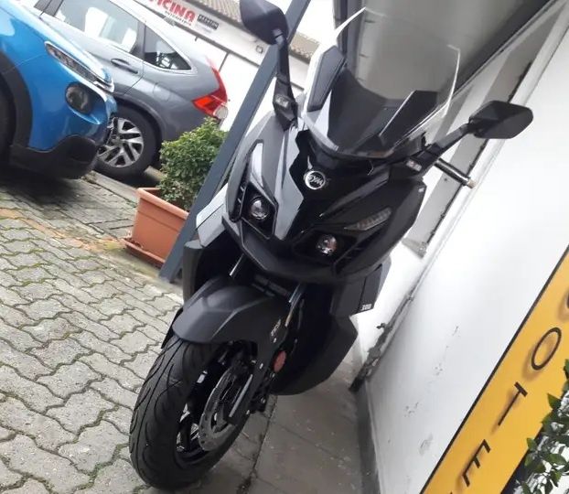 SYM Cruisym 300 – an 2023 | 4.800 km, carnet service | Stare impecabil